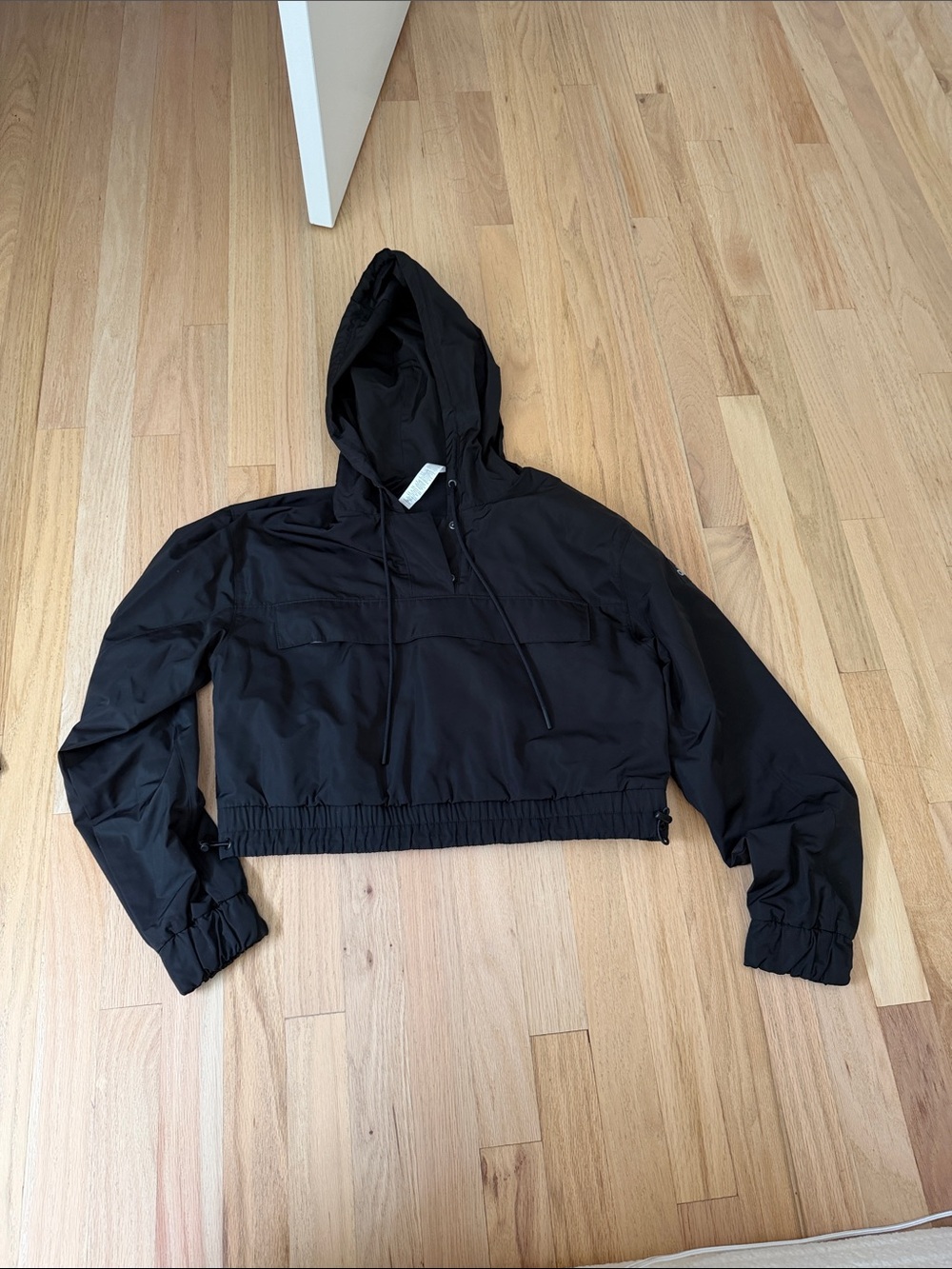 Alo hooded cropped windbreaker